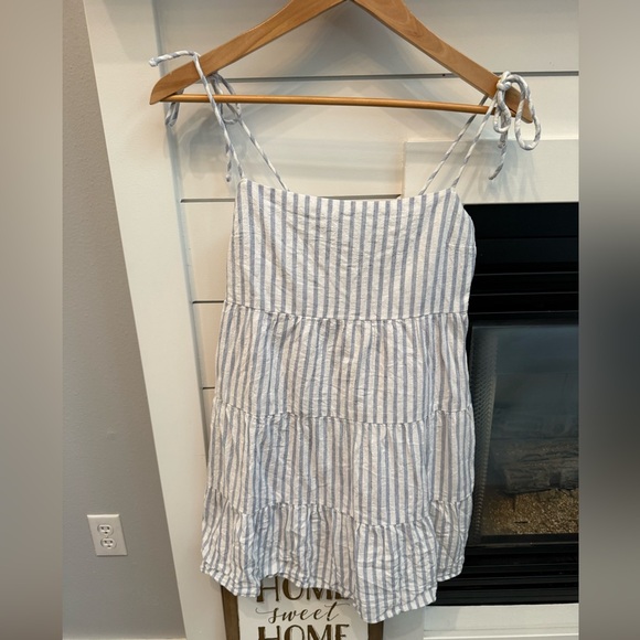 Abercrombie & Fitch Dresses & Skirts - Abercrombie & Fitch women’s light Blue & White Striped Dress with Tie Straps